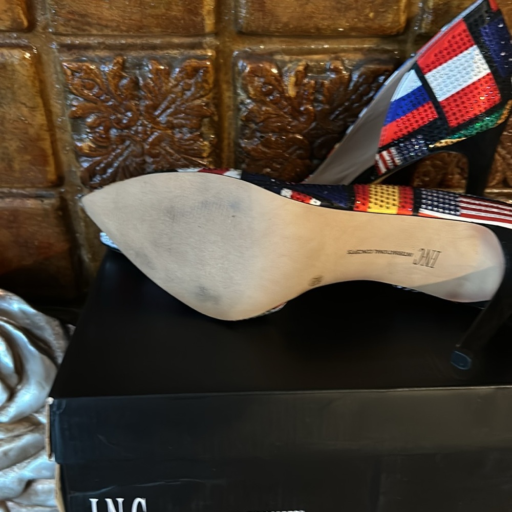NWT: Sparkling โจ World Flag Stiletto High Heels. - Picture 3 of 5